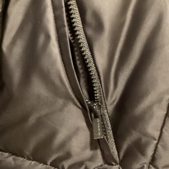 BCBGMAXAZRIA Cropped Down Black Puffer Vest, Size Small - Picture 6 of 16